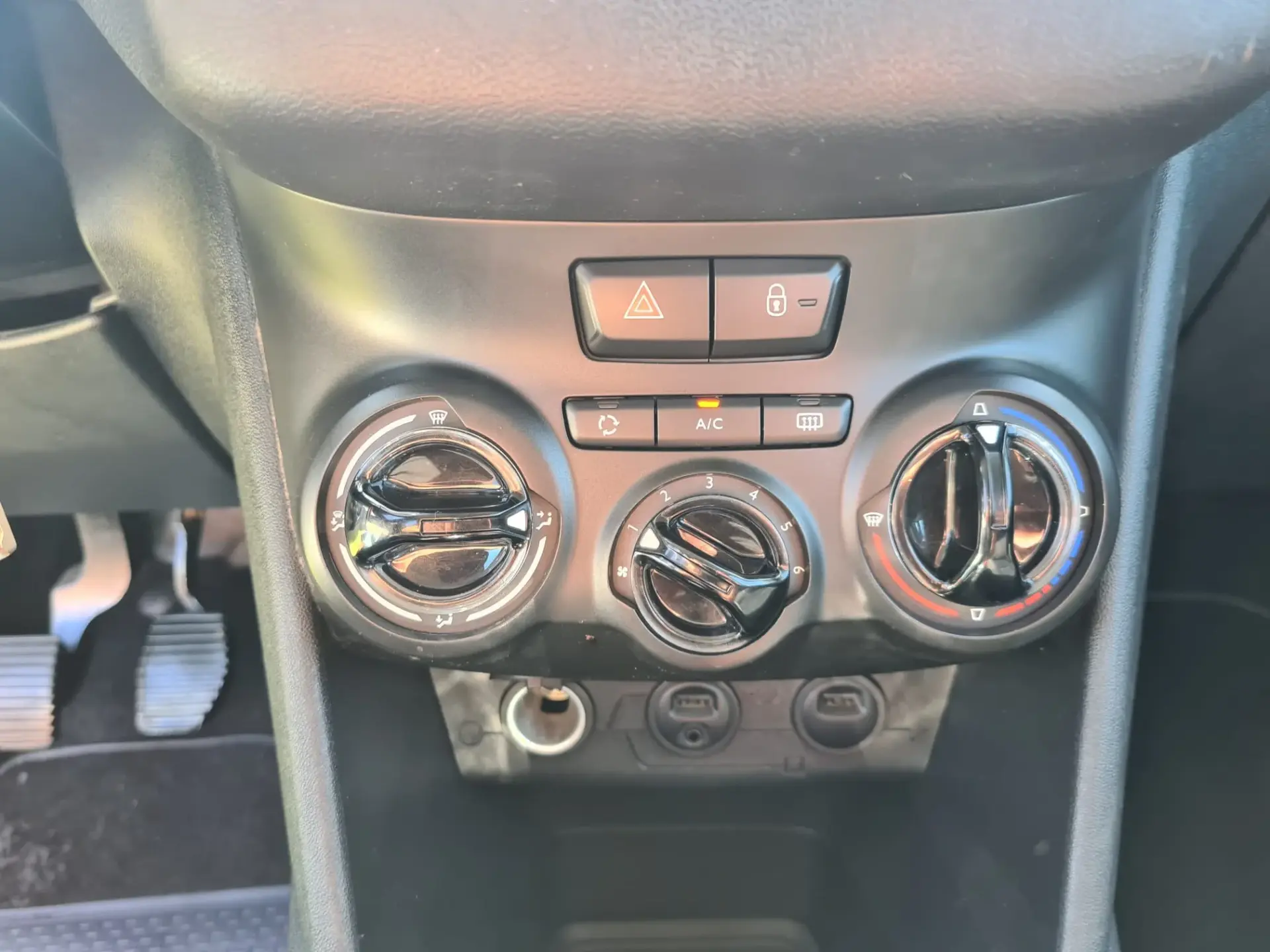 Peugeot 208 1.4 HDi Active 11
