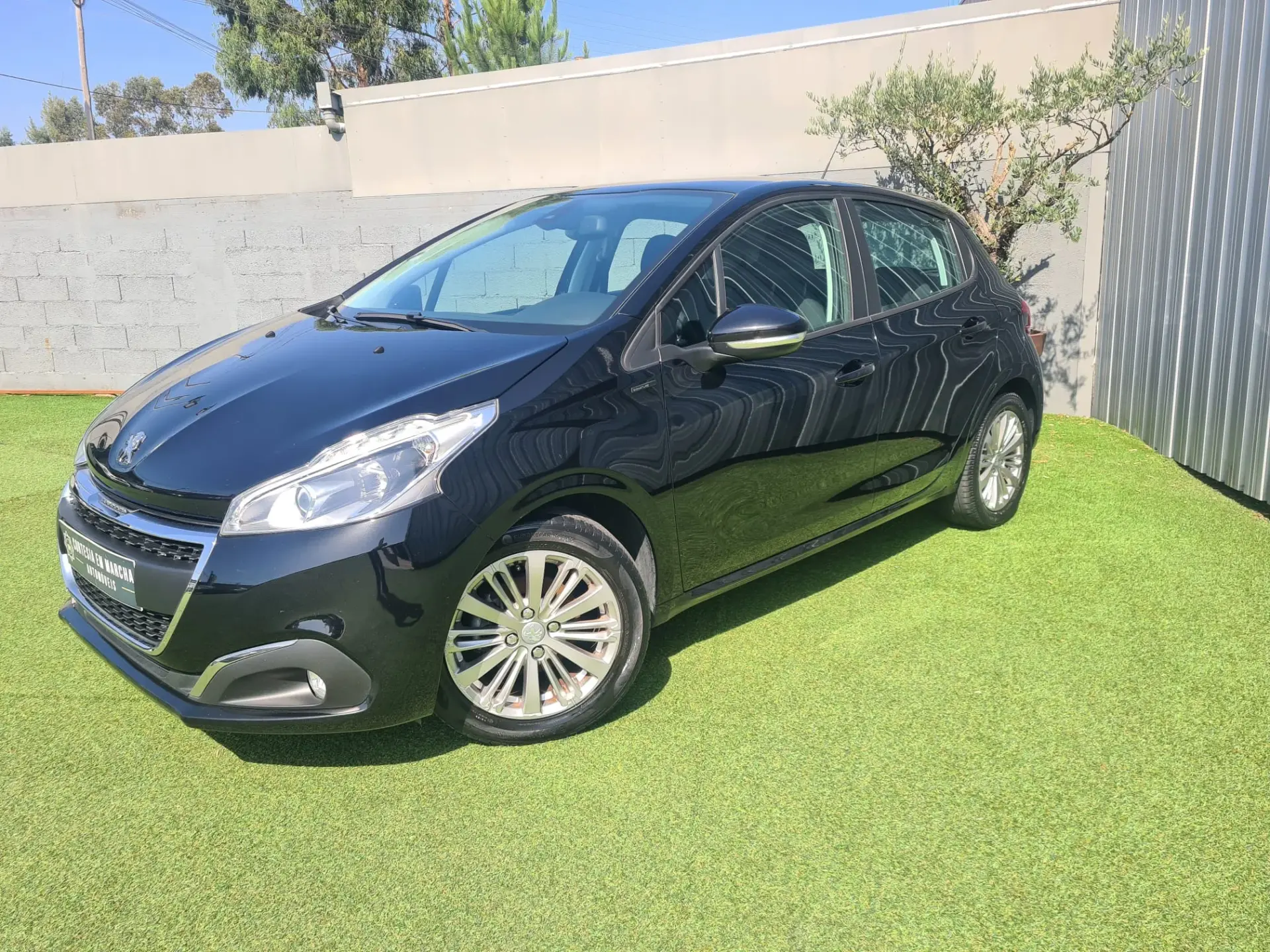 Peugeot 208 1.2 PureTech Signature 1