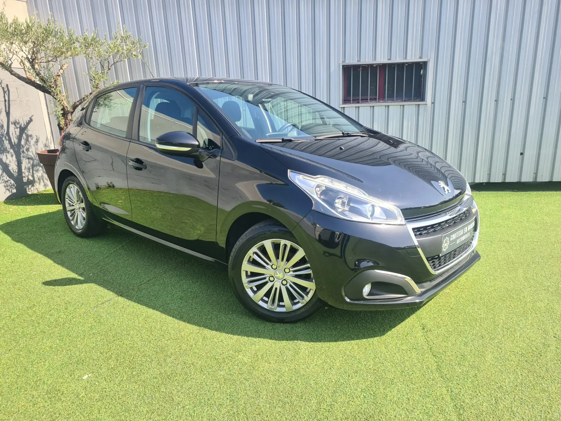 Peugeot 208 1.2 PureTech Signature 2