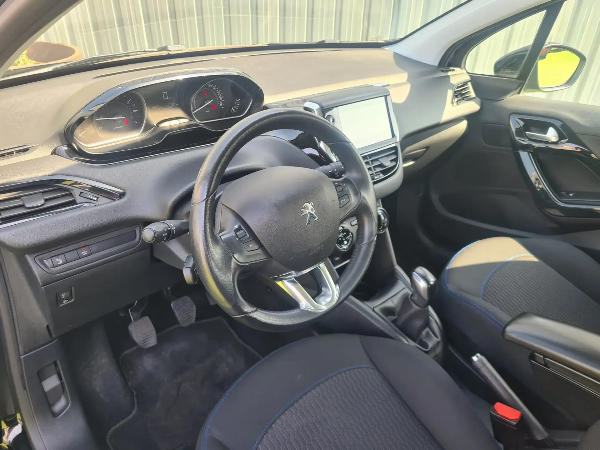 Peugeot 208 1.2 PureTech Signature 5