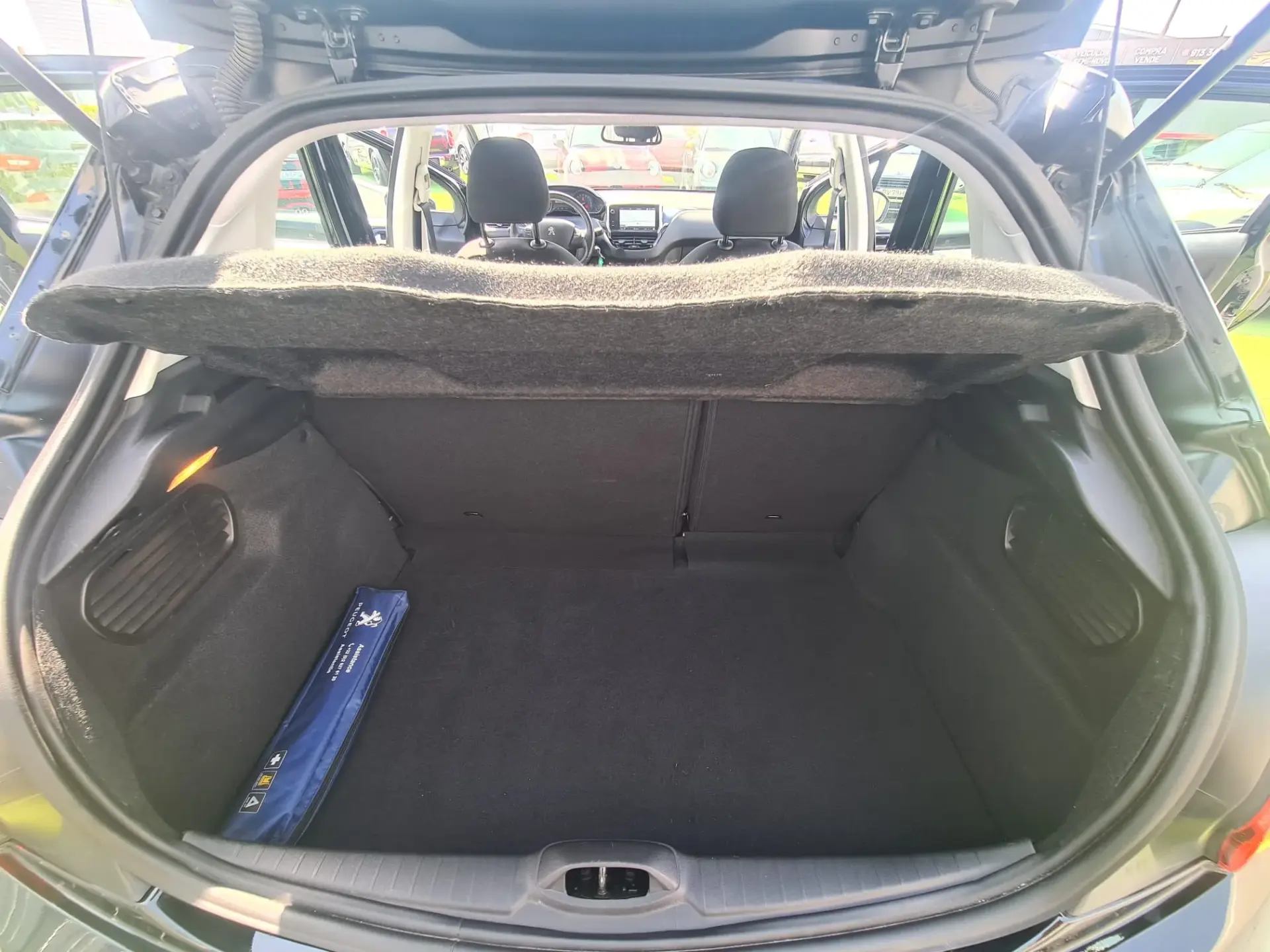 Peugeot 208 1.2 PureTech Signature 10