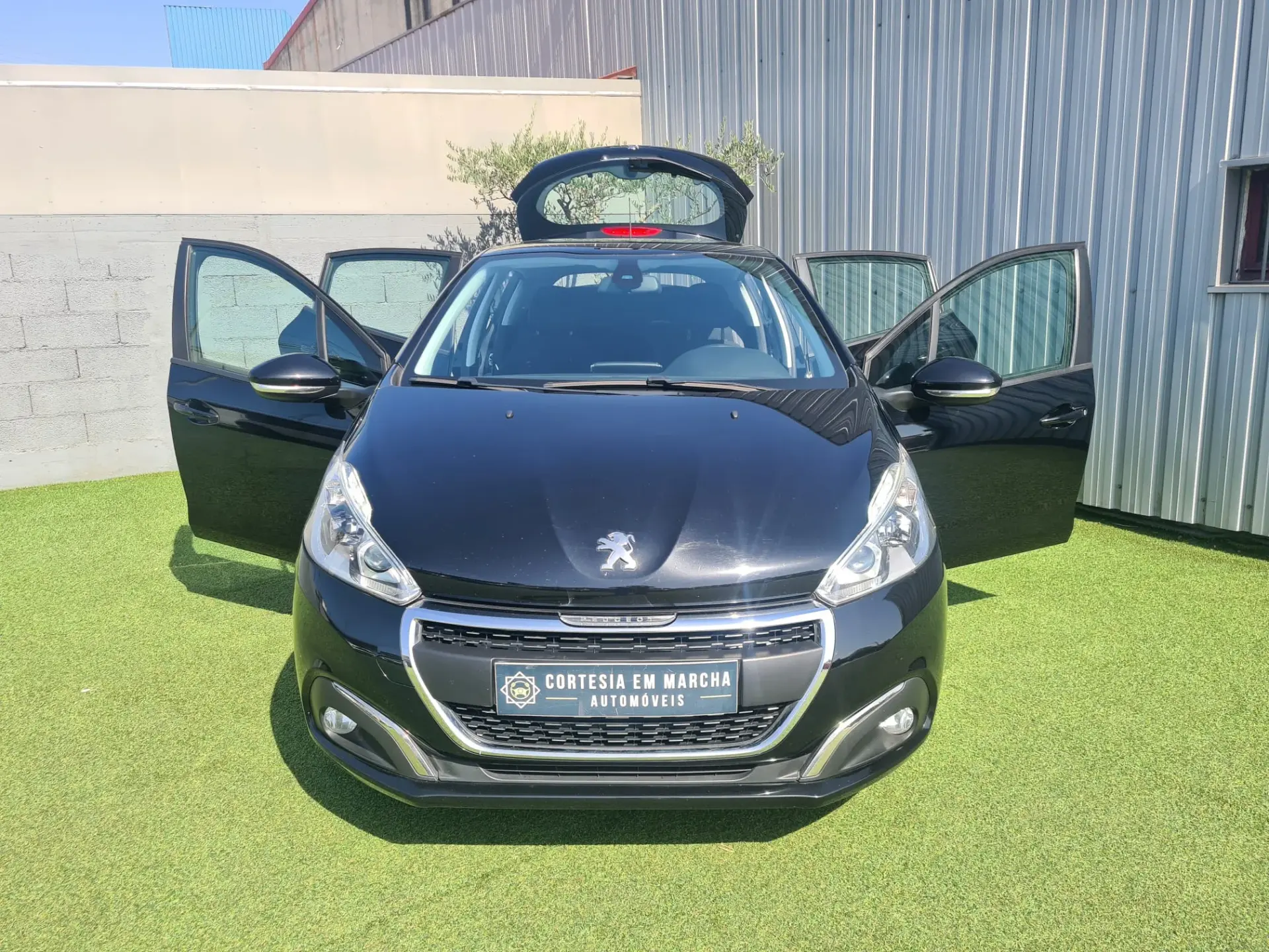 Peugeot 208 1.2 PureTech Signature 12