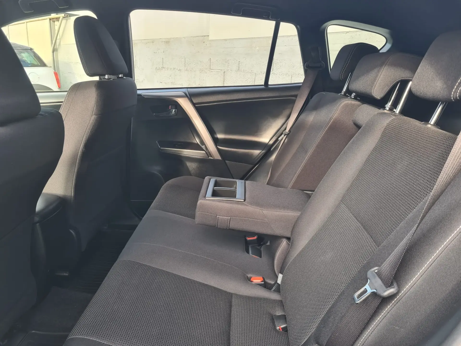 Toyota RAV4 2.5 Hybrid Pure Dark 4x2 12