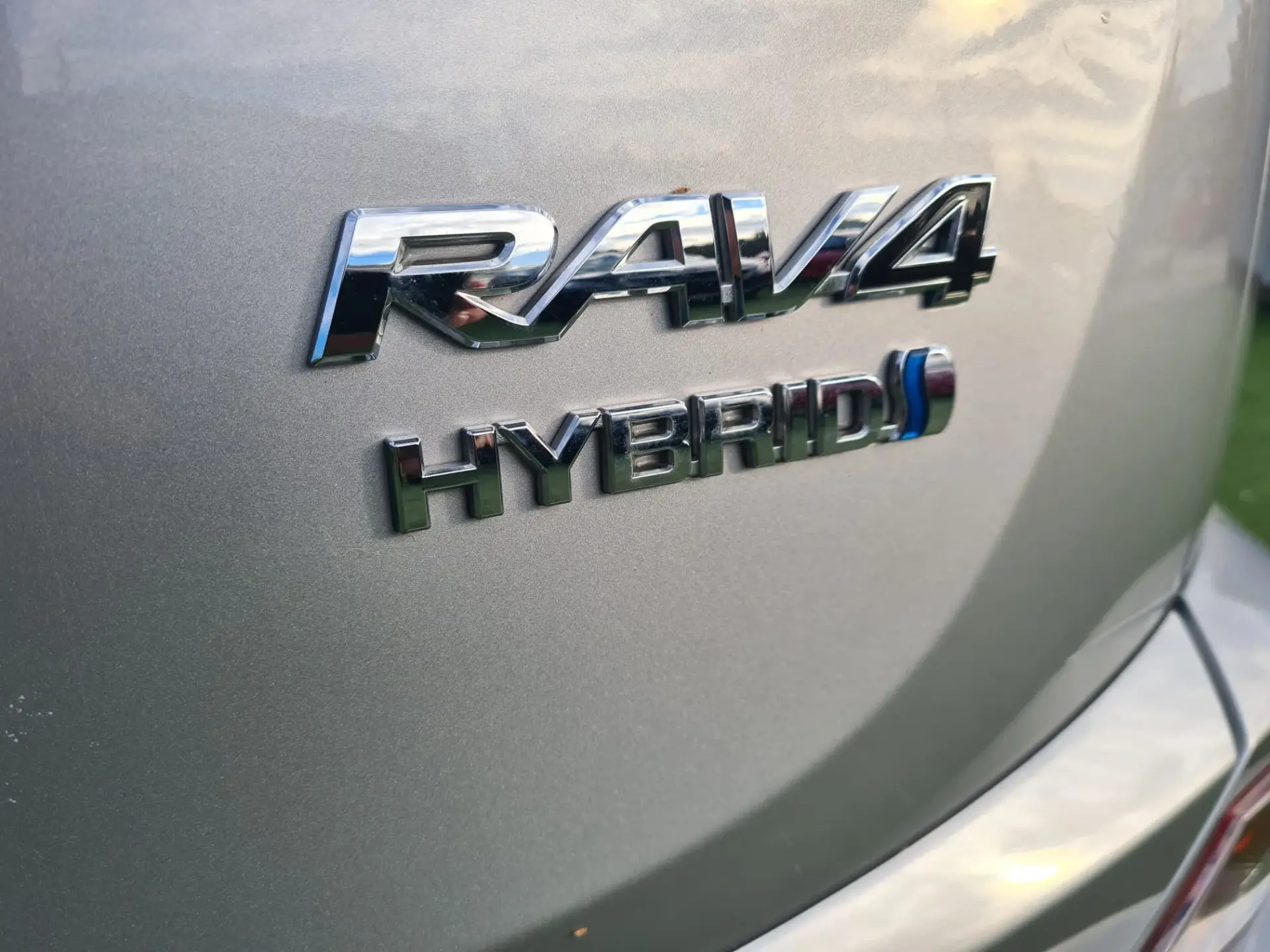 Toyota RAV4 2.5 Hybrid Pure Dark 4x2 18