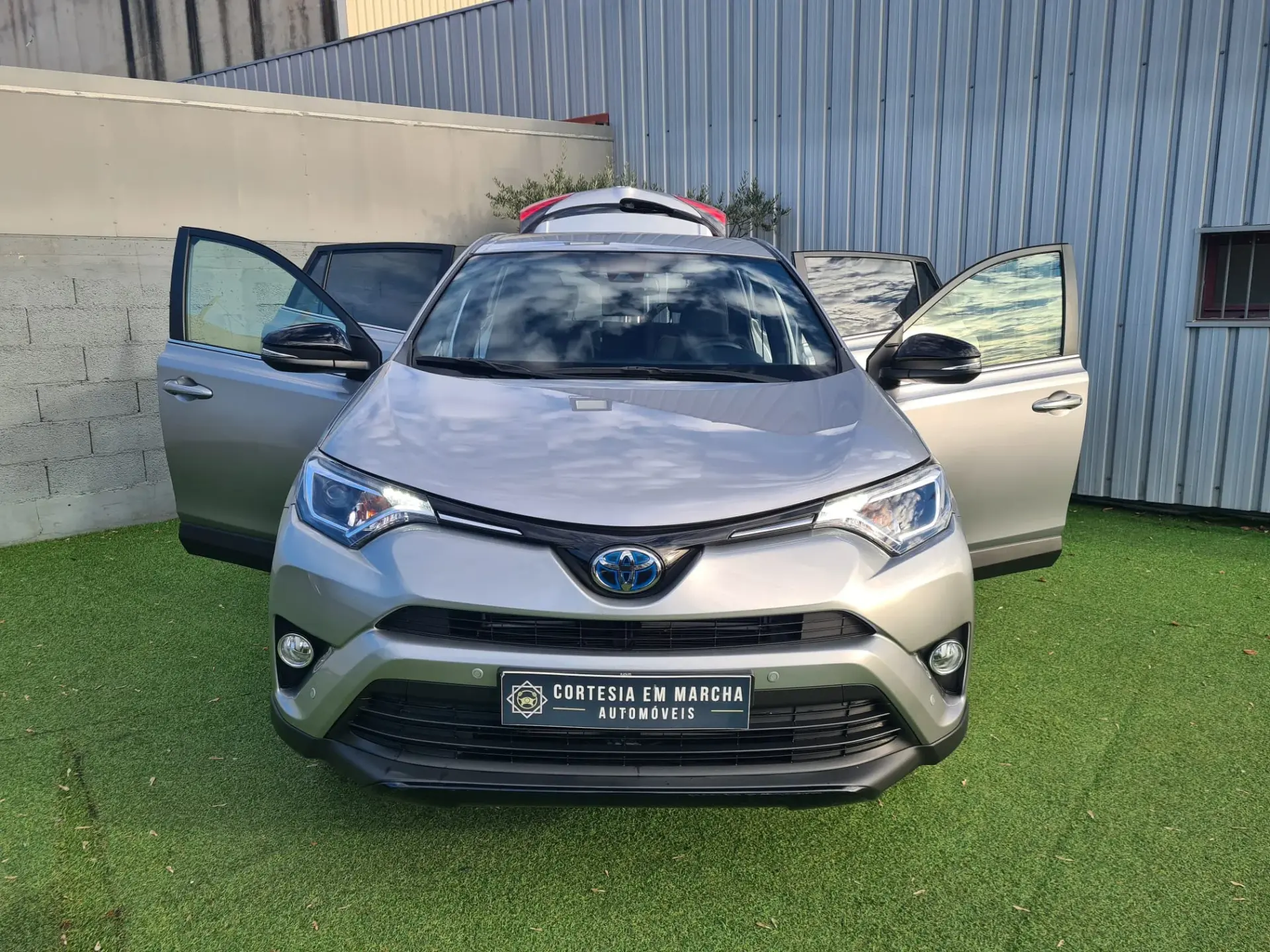 Toyota RAV4 2.5 Hybrid Pure Dark 4x2 20