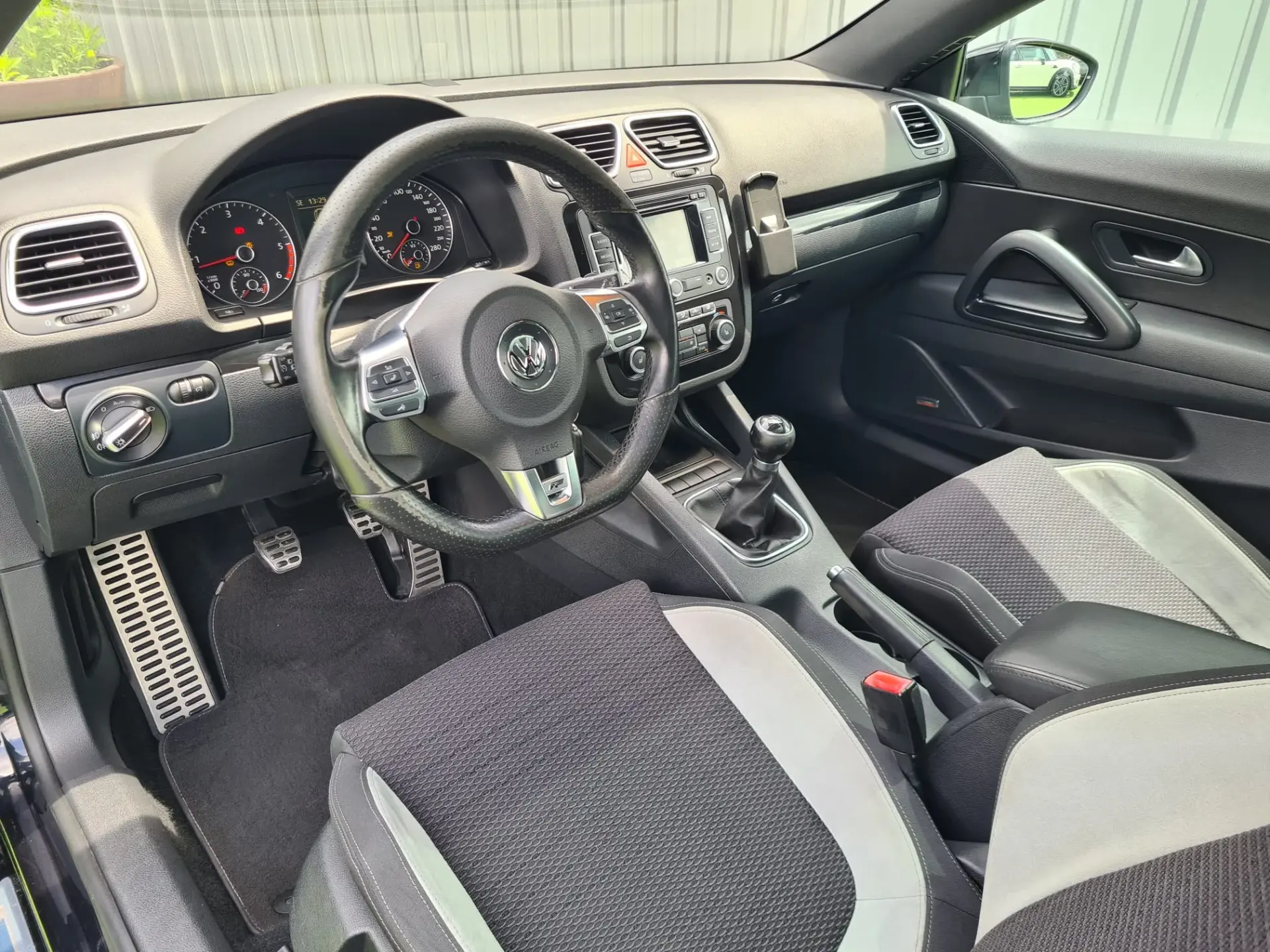 Volkswagen Scirocco 2.0 TDi R-Line 6