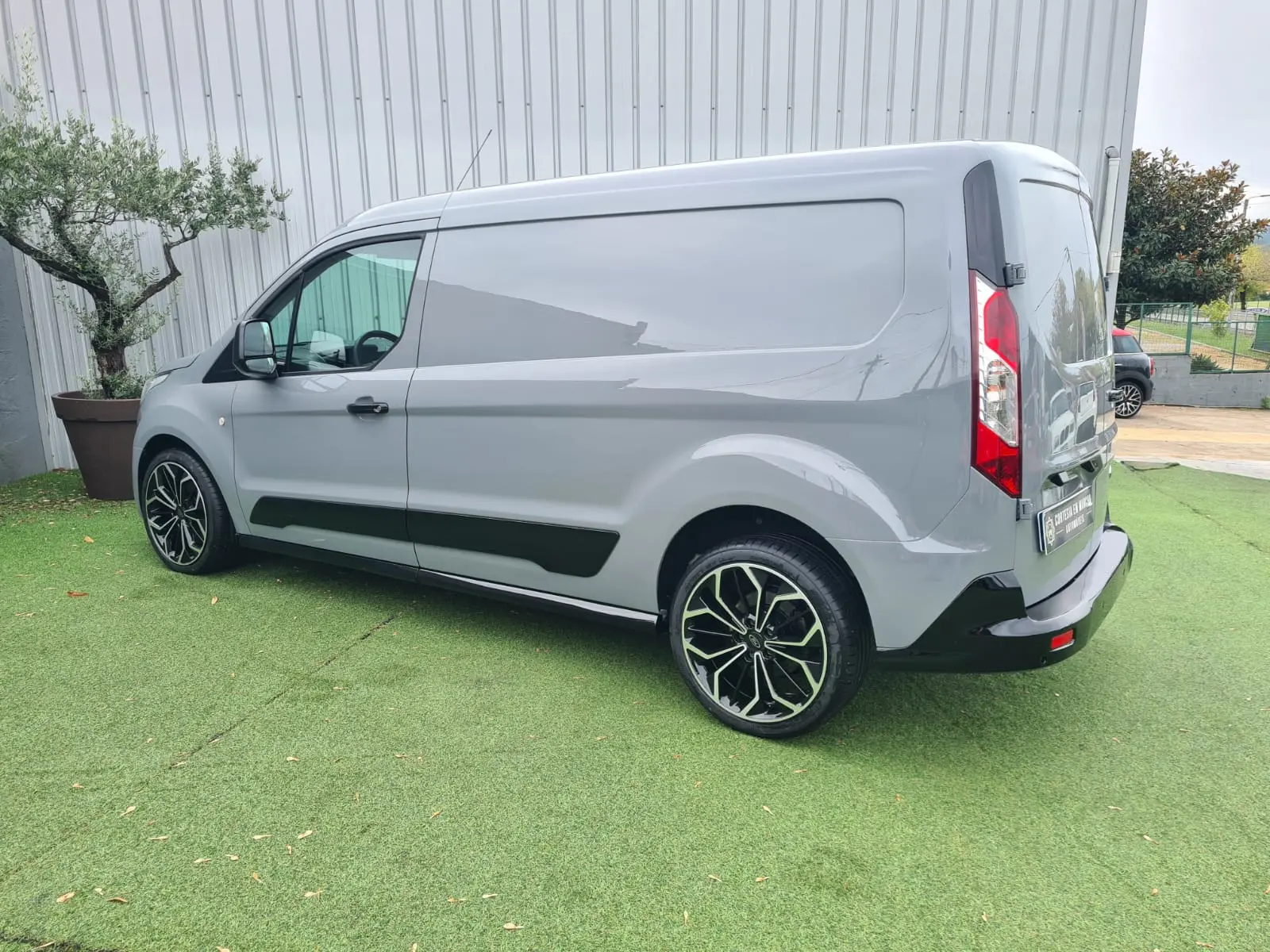 Ford Transit Connect 4