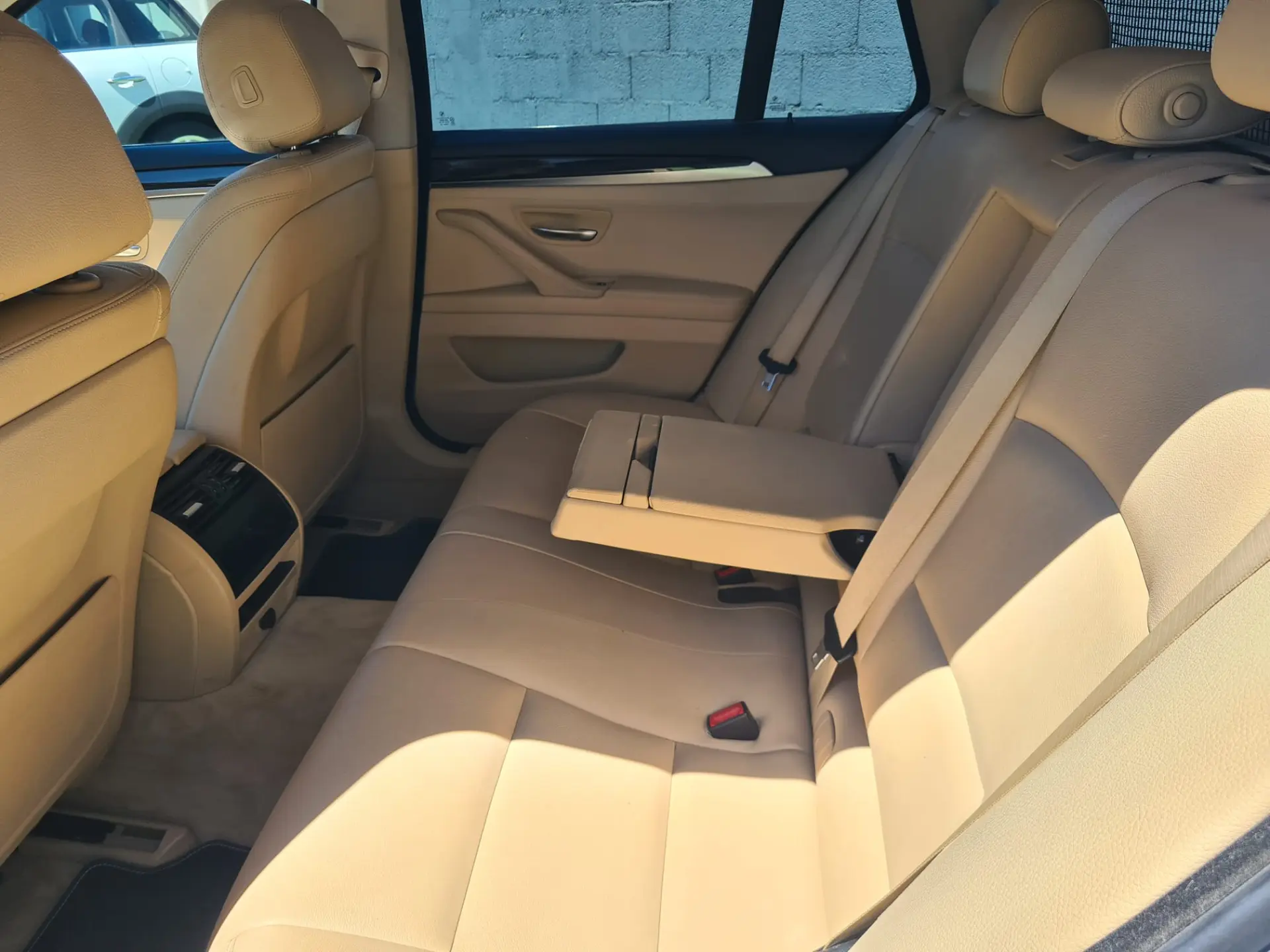 BMW 520 d Pack M Auto 10