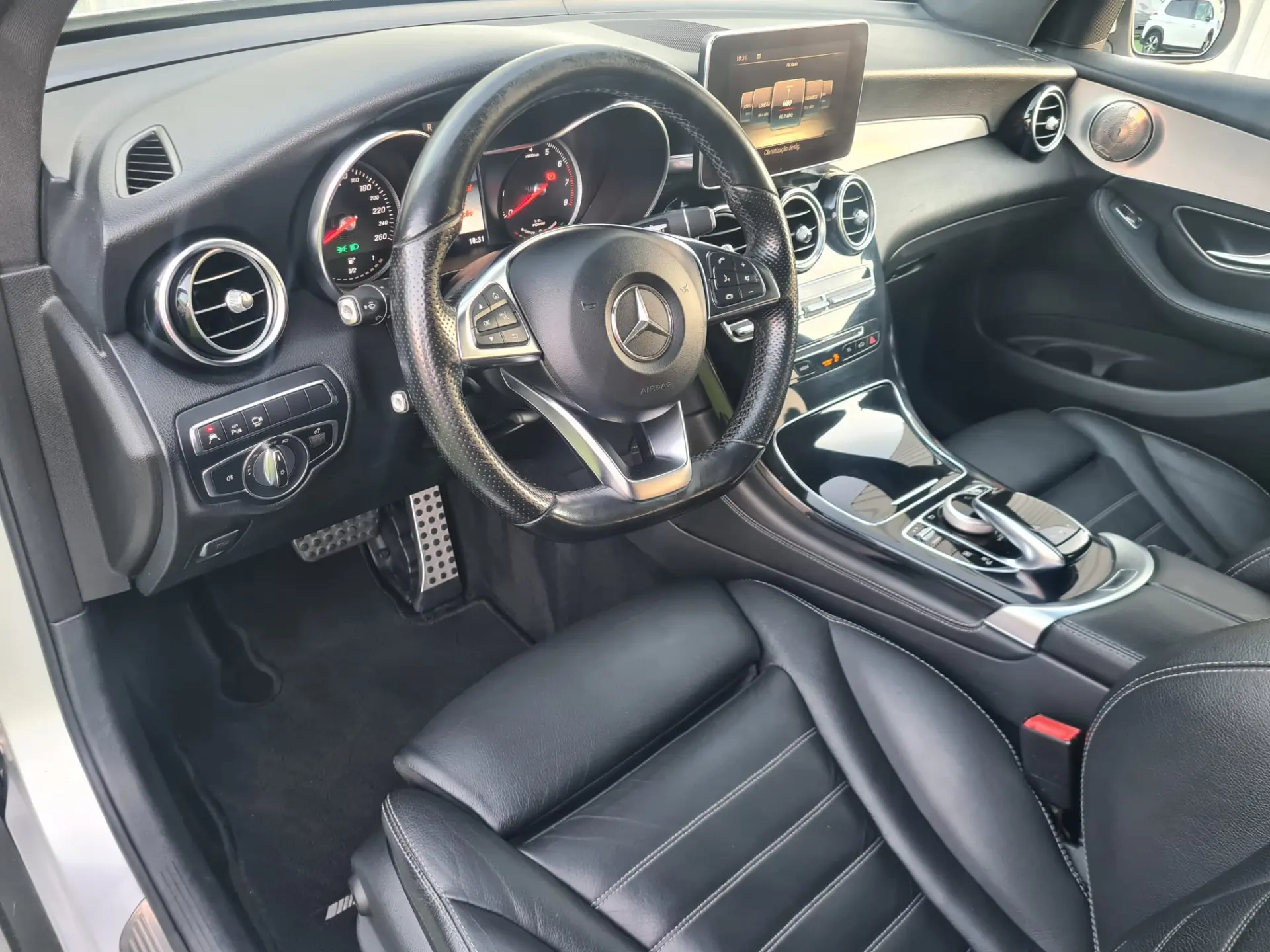 Mercedes-Benz GLC 350 e Coupé AMG Line 4-Matic 5