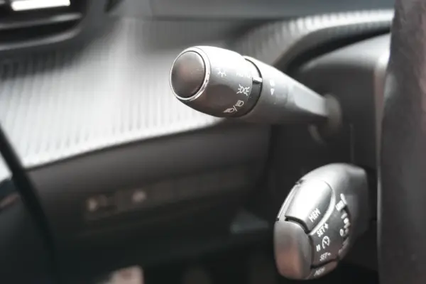 Peugeot 208 1.2 PureTech Allure 12
