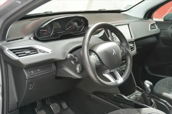 Peugeot 2008 1.5 BlueHDi Allure 7