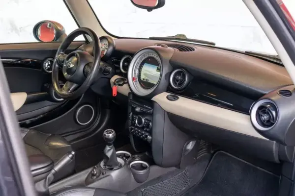 MINI 3 Portas One D 19