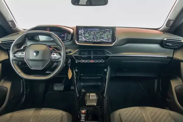 Peugeot 2008 1.2 PureTech Allure Pack EAT8 4