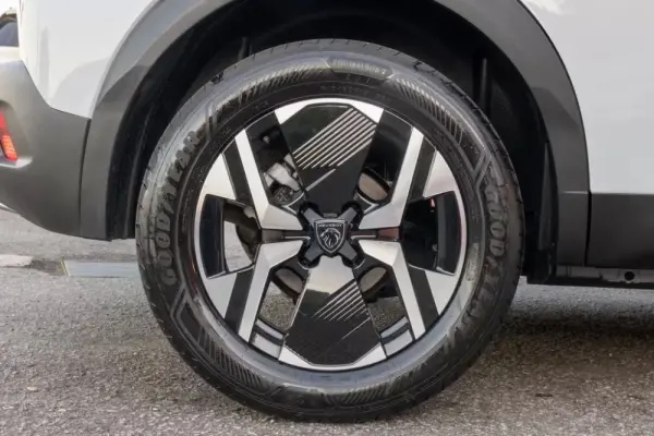 Peugeot 2008 1.2 PureTech Allure Pack EAT8 8