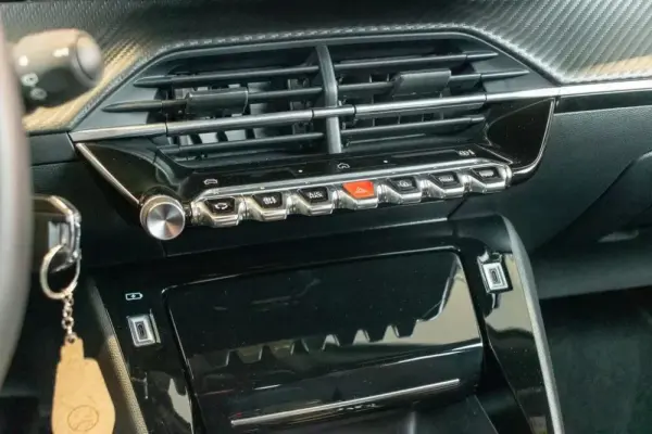 Peugeot 2008 1.2 PureTech Allure Pack EAT8 13