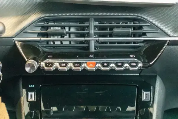 Peugeot 2008 1.2 PureTech Allure Pack EAT8 17