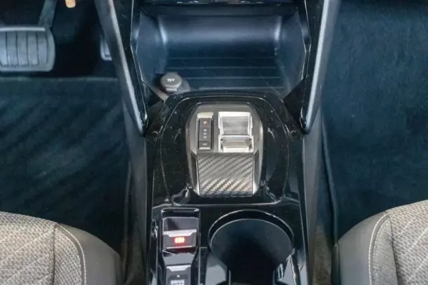 Peugeot 2008 1.2 PureTech Allure Pack EAT8 18