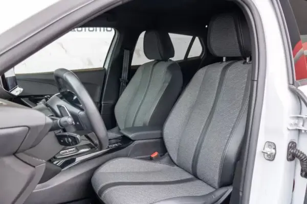 Peugeot 2008 1.2 PureTech Allure Pack EAT8 22