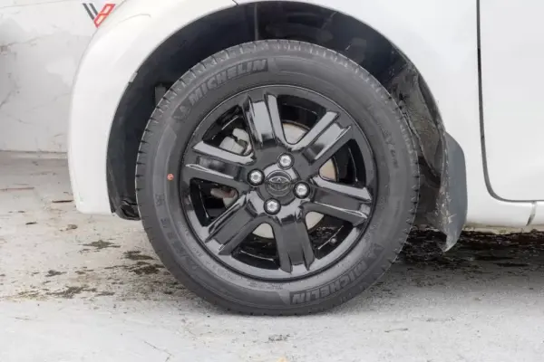 Toyota iQ 1.0 VVT-i 2 EP+NAVI+Bluetooth 7