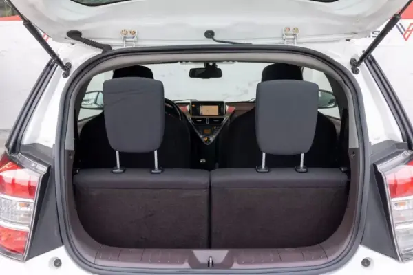 Toyota iQ 1.0 VVT-i 2 EP+NAVI+Bluetooth 13