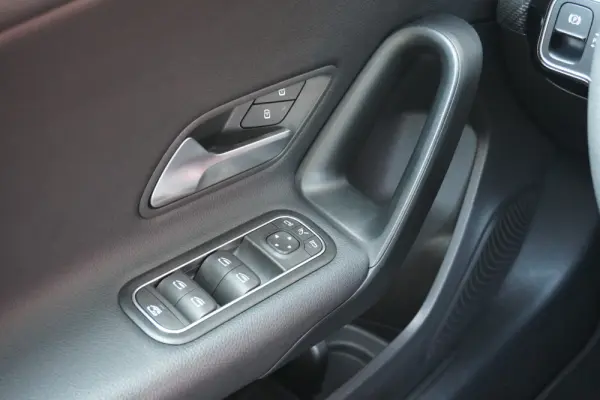 Mercedes-Benz A 180 d Business Solutions 6
