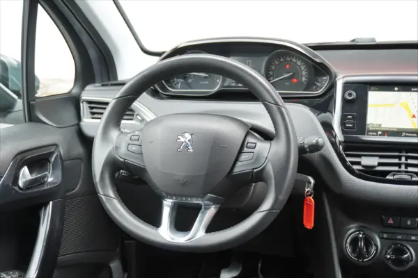 Peugeot 2008 1.5 BlueHDi Allure 6