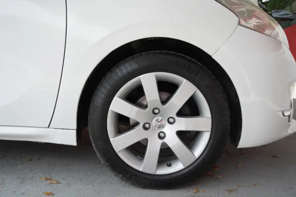 Peugeot 208 1.4 HDi Access 17