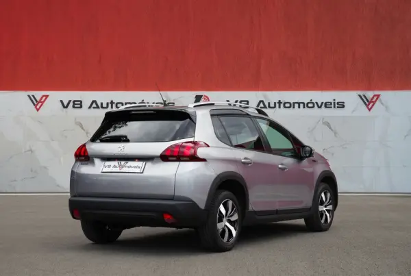 Peugeot 2008 1.5 BlueHDi Allure 4