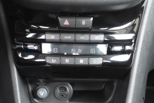 Peugeot 208 1.4 HDi Access 11