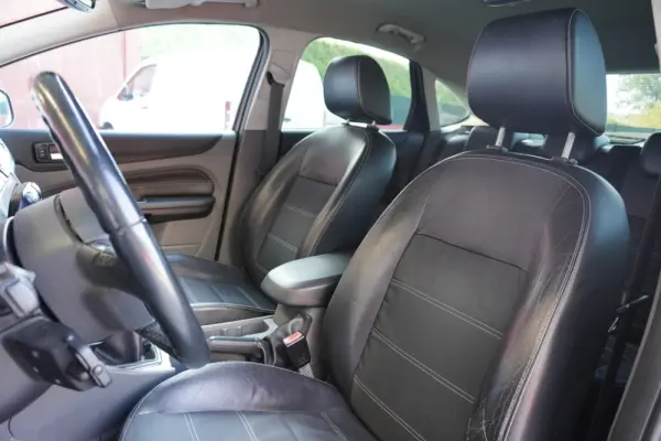 Ford Focus 1.6 TDCi Ghia 6