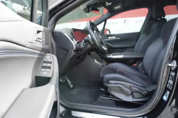 BMW 218 Active Tourer i Pack Desportivo M Auto 8