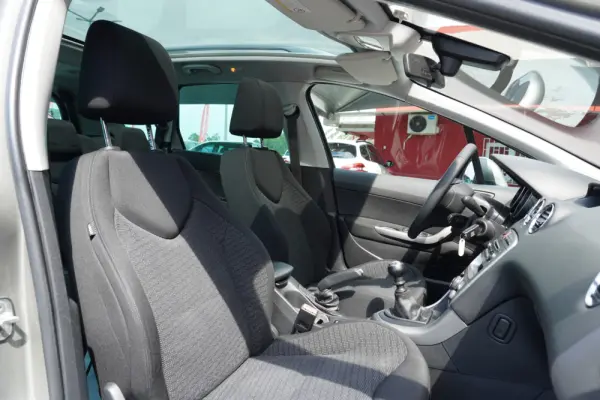 Peugeot 308 SW 1.6 HDi Executive CVM6 13