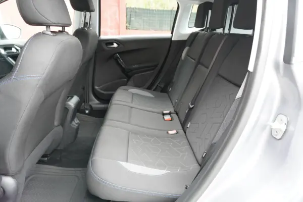 Peugeot 2008 1.5 BlueHDi Allure 14