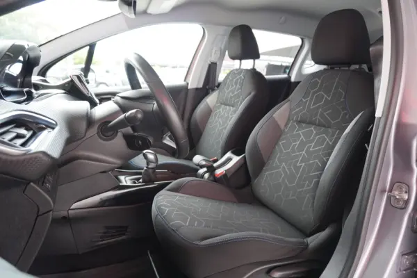 Peugeot 2008 1.5 BlueHDi Allure 8