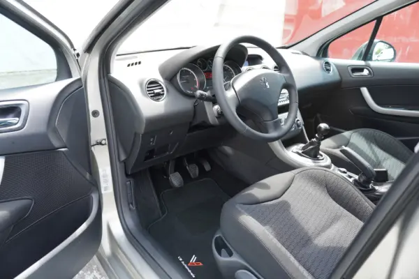 Peugeot 308 SW 1.6 HDi Executive CVM6 7