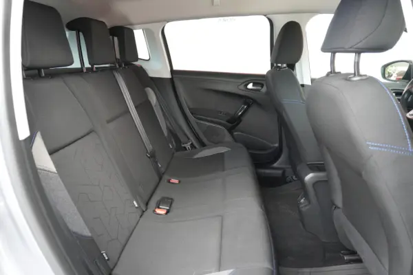 Peugeot 2008 1.5 BlueHDi Allure 15