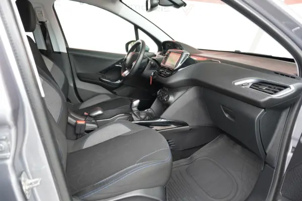 Peugeot 2008 1.5 BlueHDi Allure 16