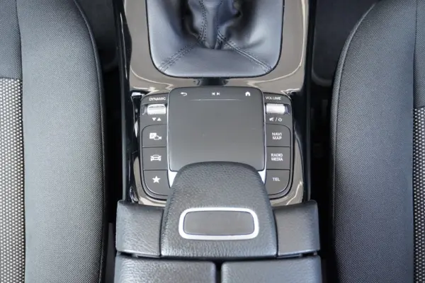 Mercedes-Benz A 180 d Business Solutions 10