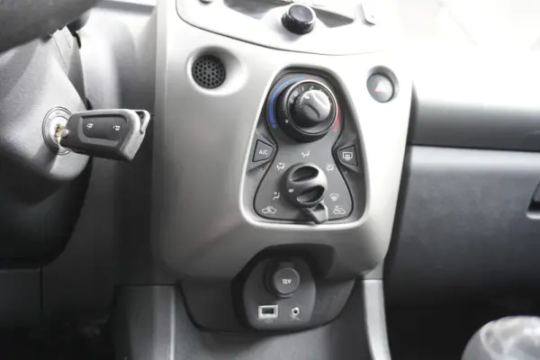 Peugeot 108 1.0 VTi Active 11