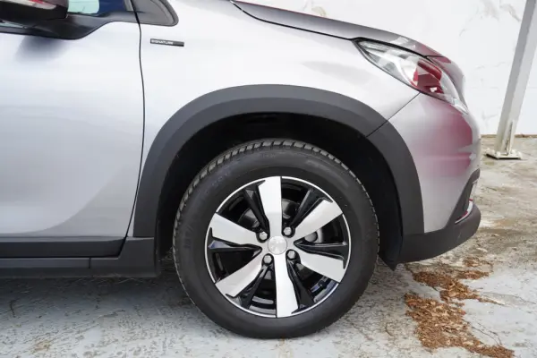 Peugeot 2008 1.5 BlueHDi Allure 19