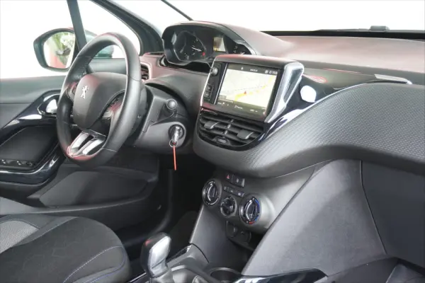 Peugeot 2008 1.5 BlueHDi Allure 17