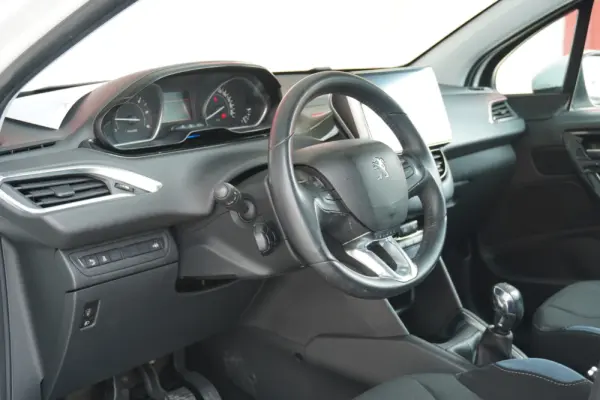 Peugeot 208 1.4 HDi Access 6