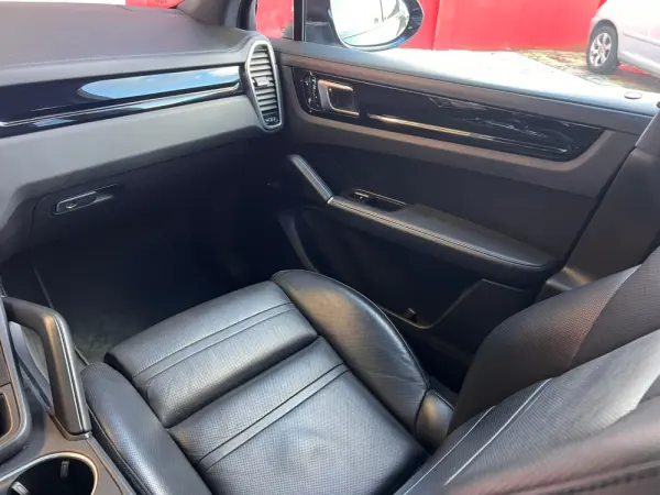 Porsche Cayenne E-Hybrid Tiptronic S 16