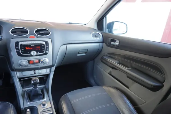 Ford Focus 1.6 TDCi Ghia 11