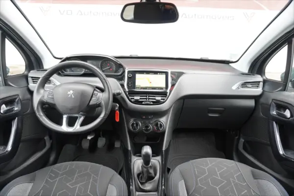 Peugeot 2008 1.5 BlueHDi Allure 5