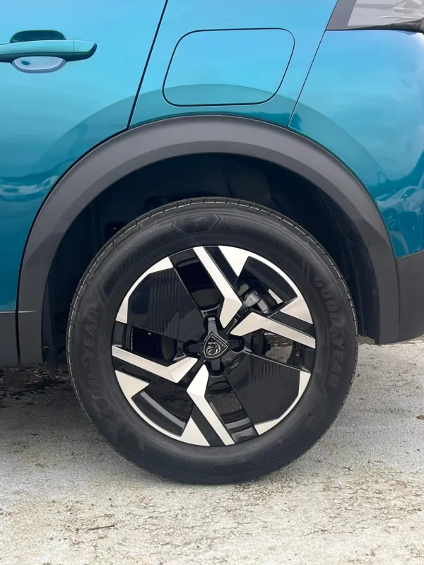 Peugeot 2008 4