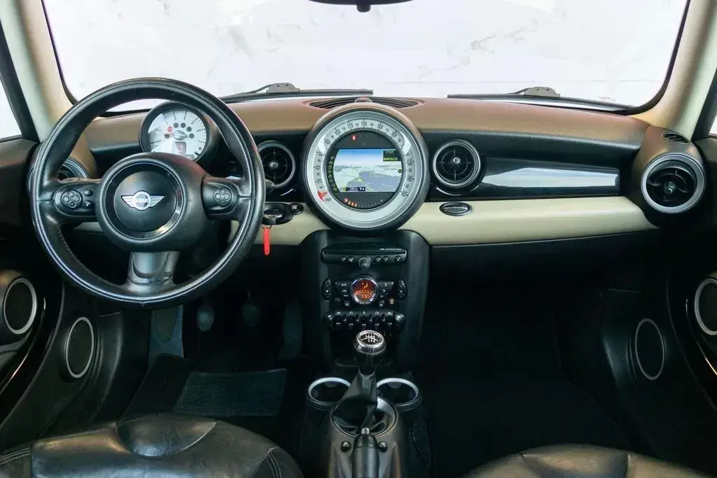 MINI 3 Portas One D 4