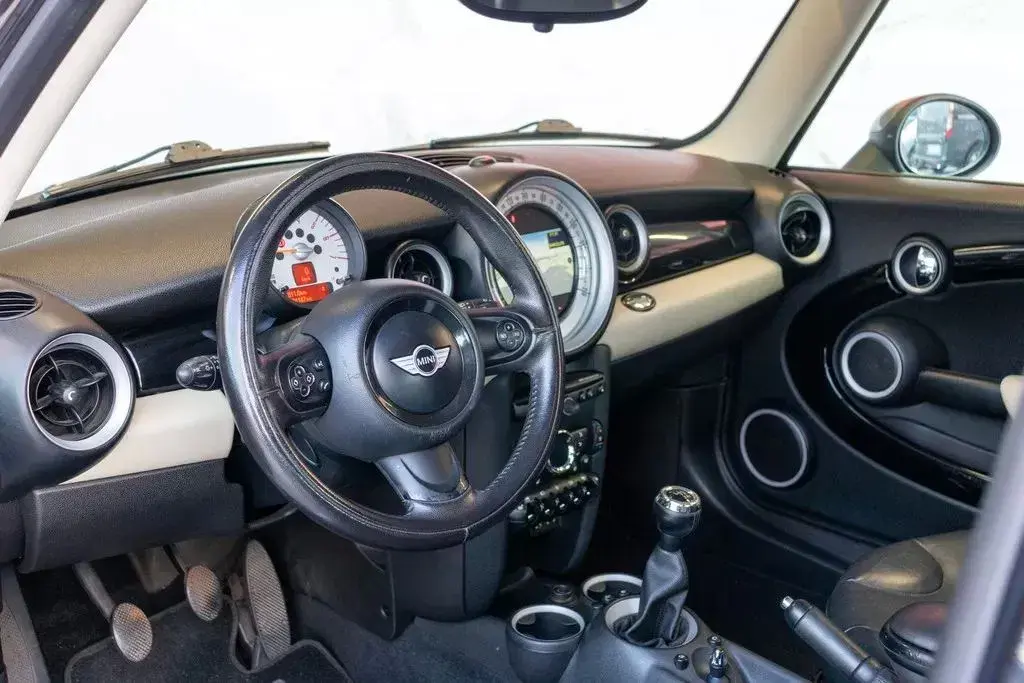 MINI 3 Portas One D 18