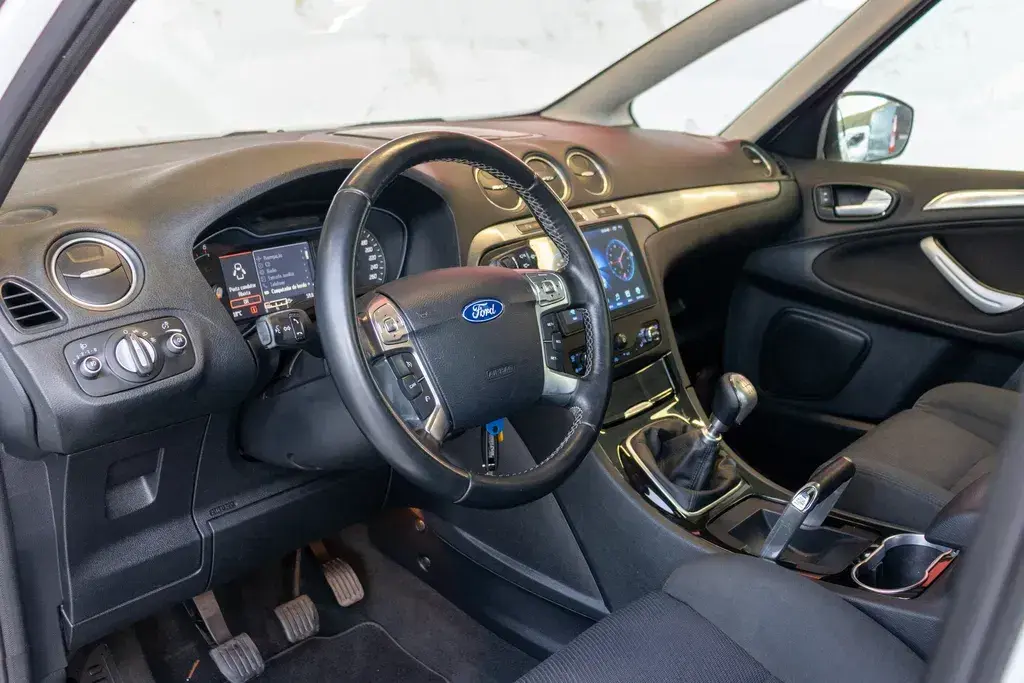 Ford S-Max 2.0 TDCi Titanium 7L 139g 17