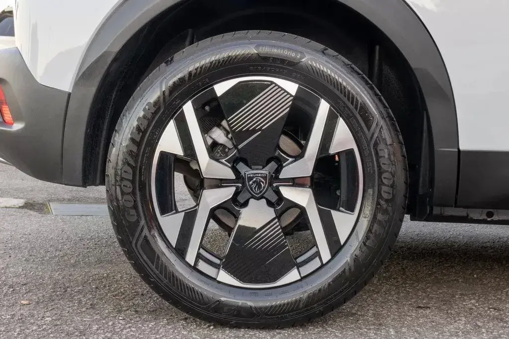 Peugeot 2008 1.2 PureTech Allure Pack EAT8 8